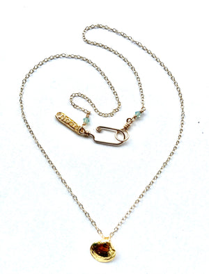 necklace . clam shell